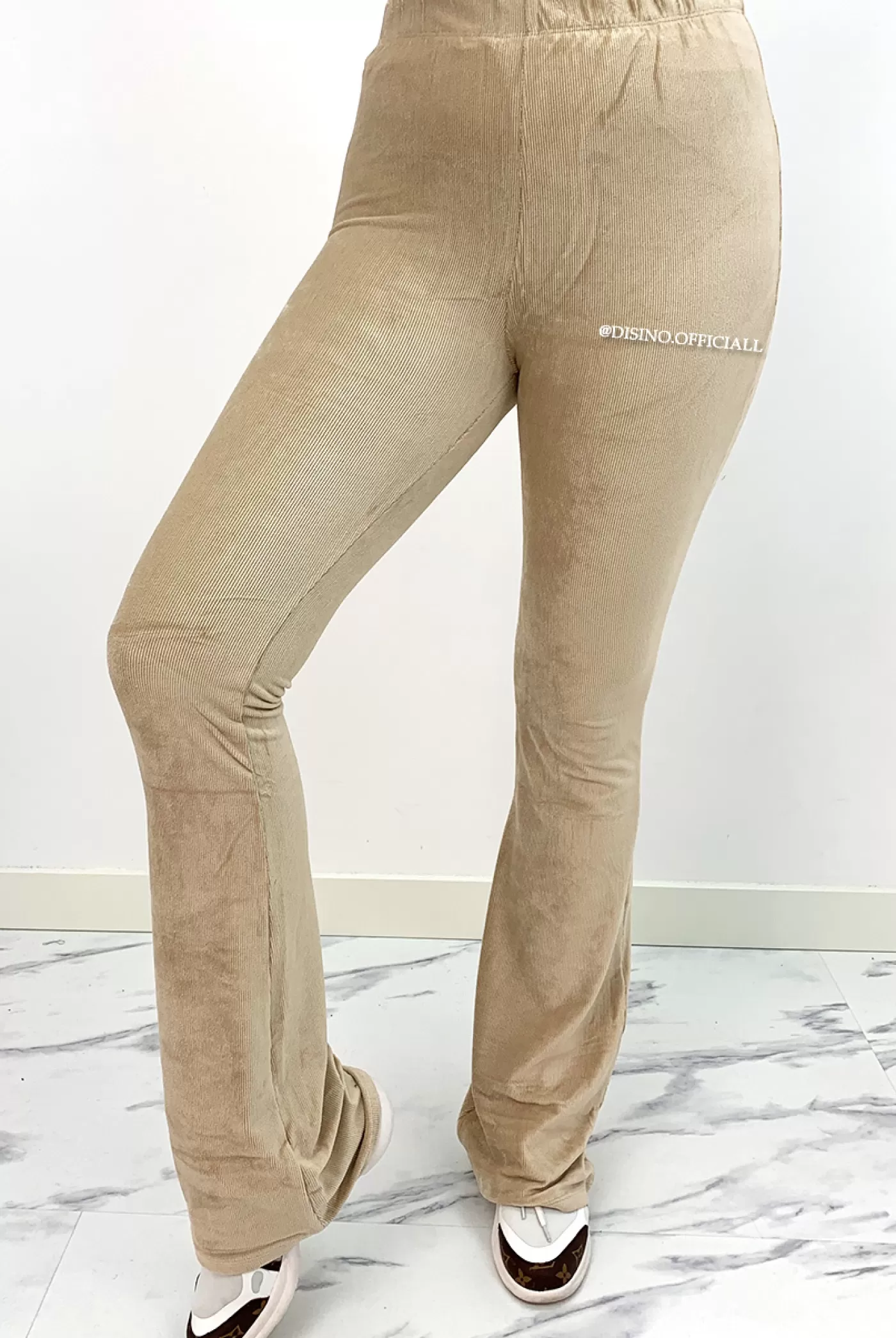 DISINO Beige - 'Kyra' - Velvet Ribbed Flared Pants | Vrouw Trousers & Pants