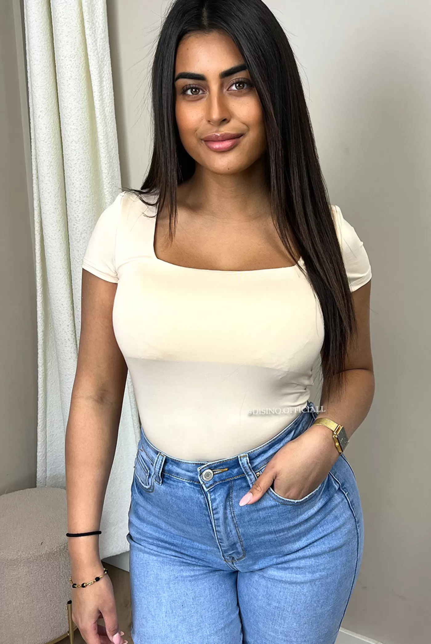 DISINO Beige - 'Short Nicole Square' - Perfect Fit Short Sleeve Top | Vrouw Tops