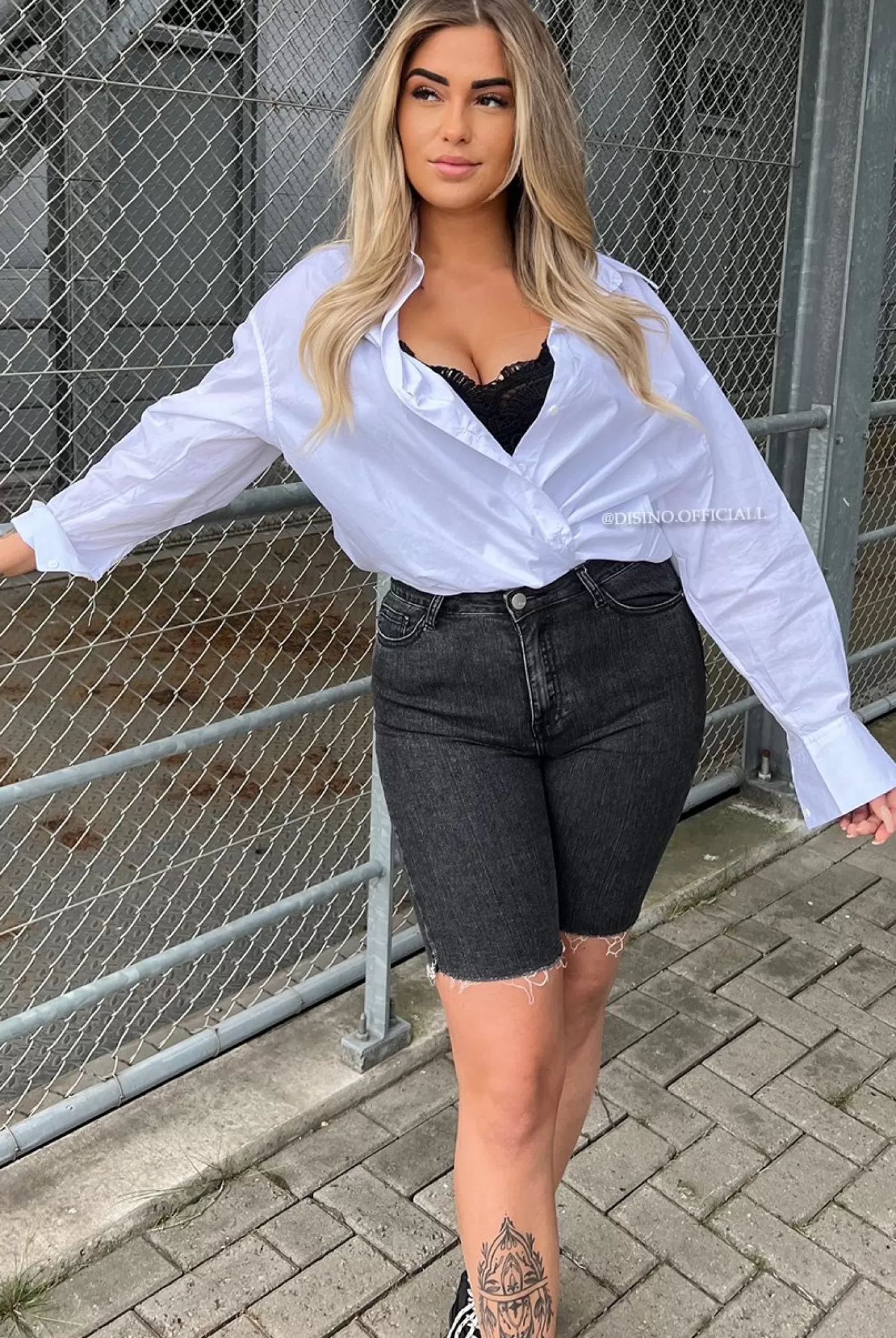 DISINO Black - 'Kourtney Biker' - High Waist Super Stretch Denim Biker Short | Vrouw Jeans
