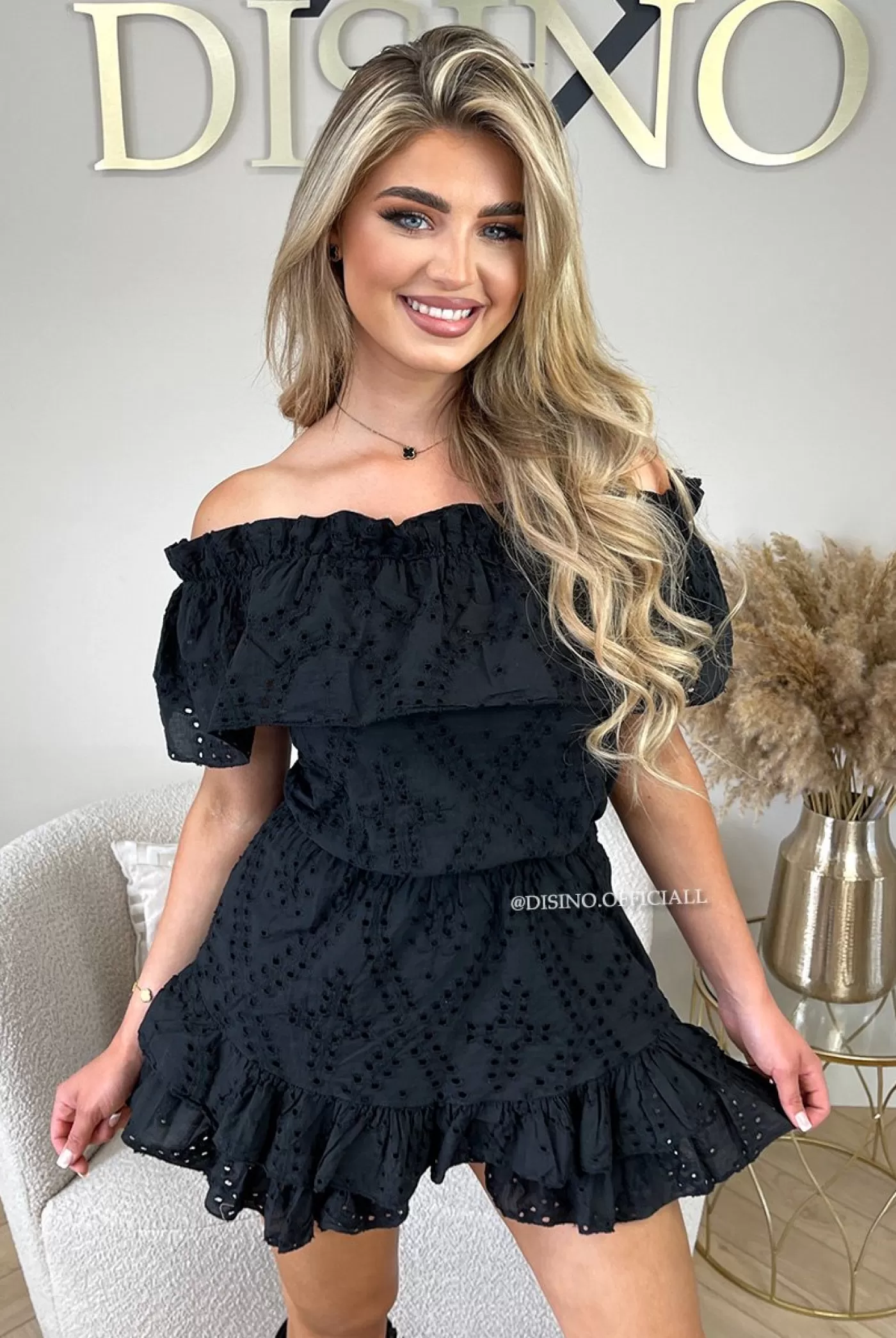 DISINO Black - 'Livv' - Premium Quality Broderie Lace Off Shoulder Playshort | Vrouw Jumpsuits & Playsuits