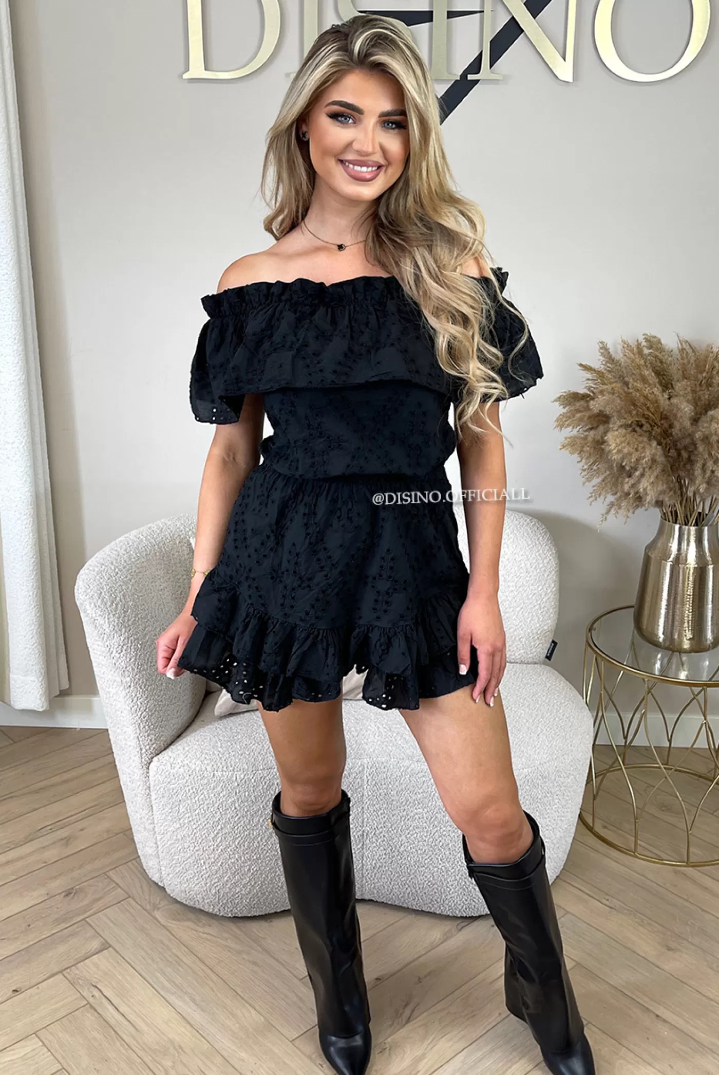 DISINO Black - 'Livv' - Premium Quality Broderie Lace Off Shoulder Playshort | Vrouw Jumpsuits & Playsuits