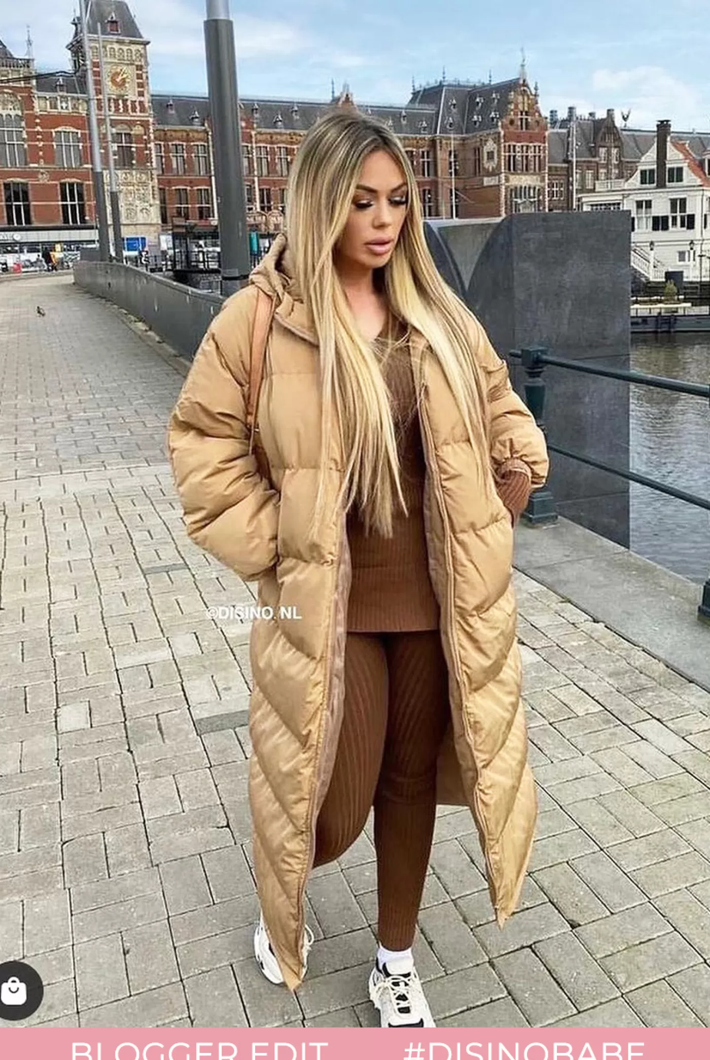 DISINO Camel - 'Dani' - Oversized Longline Puffer Coat With Capuchon | Vrouw Clothing