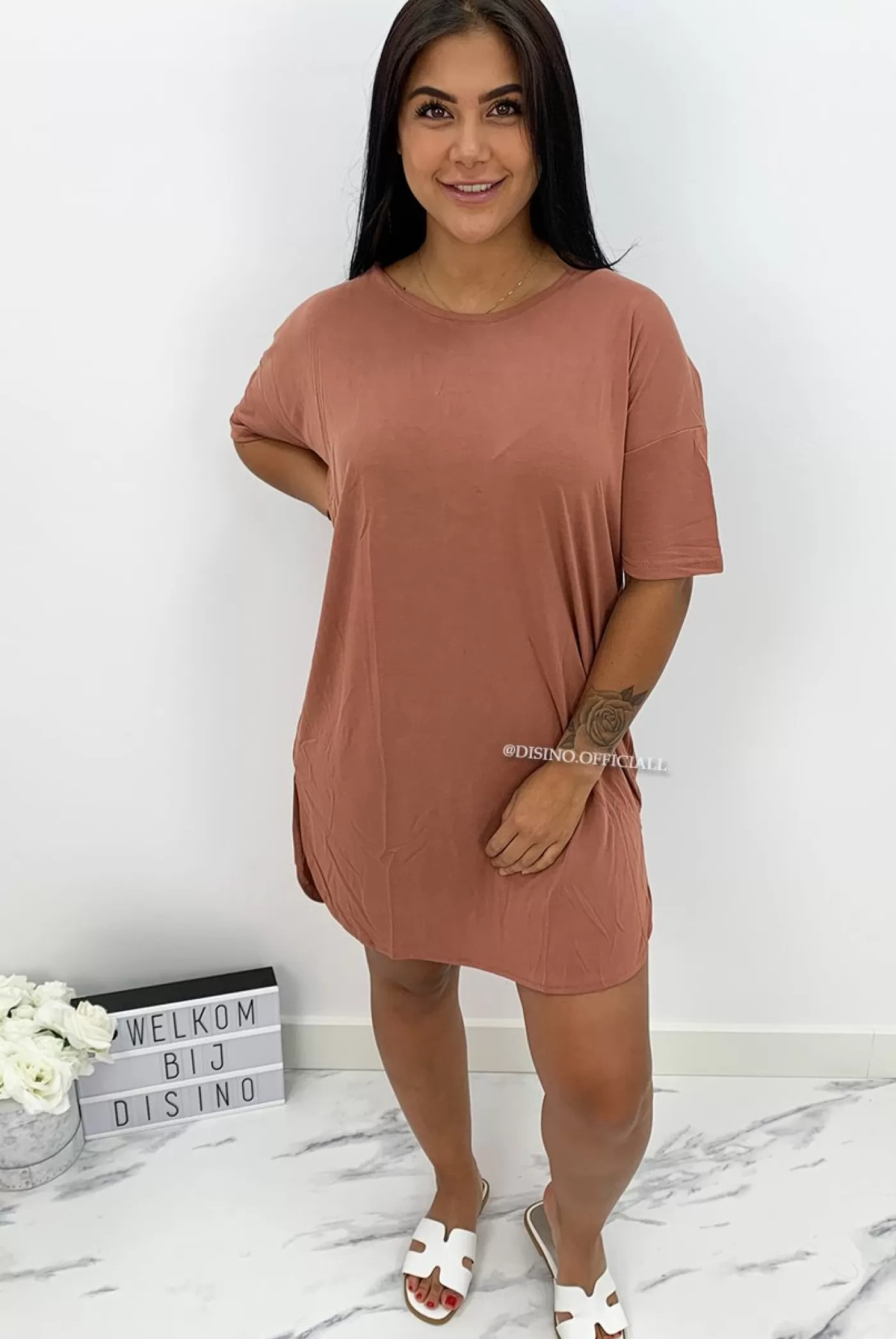DISINO Camel - 'Rikkie' - Premium Quality Oversized Basic Tee Dress | Vrouw It-Shirts