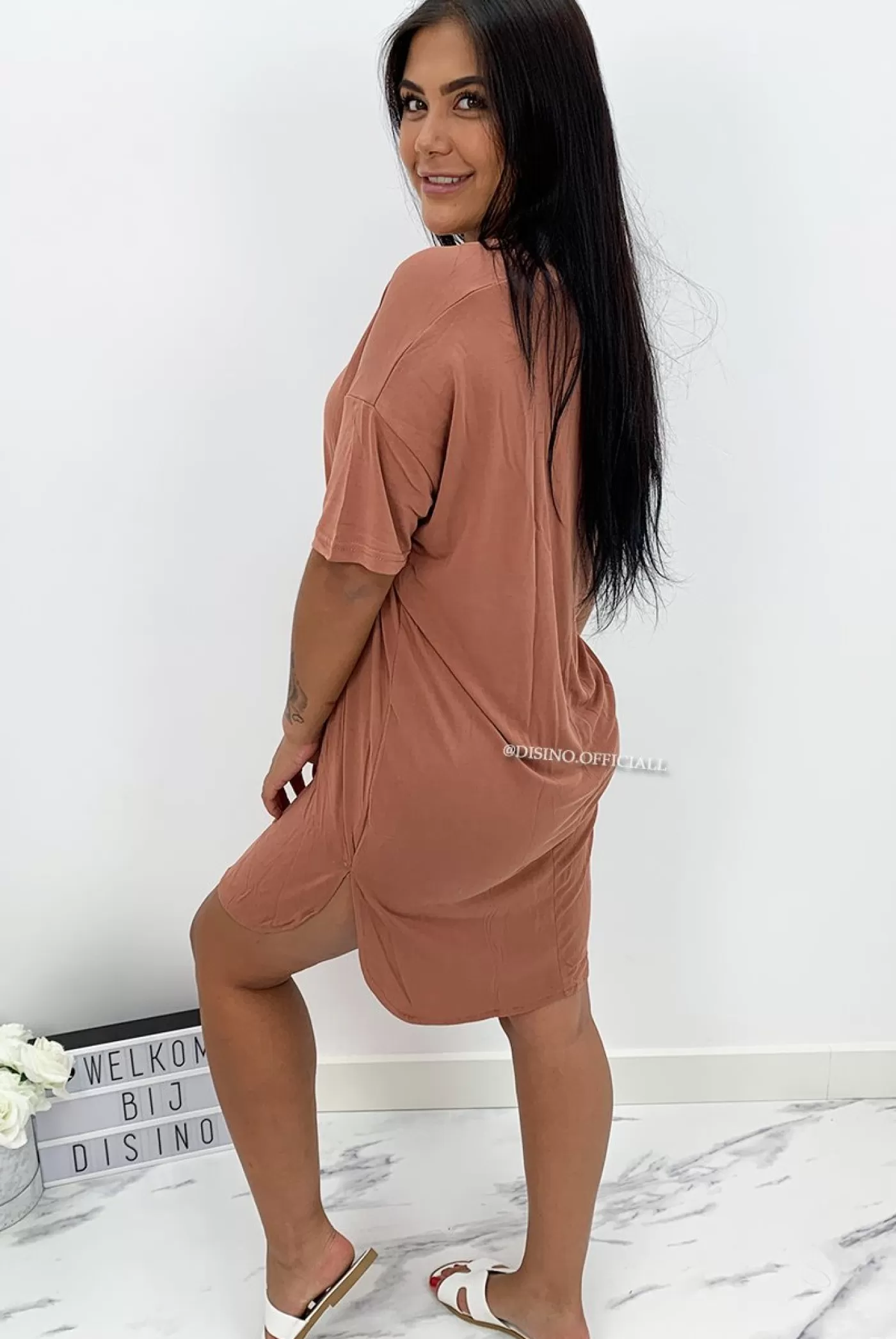 DISINO Camel - 'Rikkie' - Premium Quality Oversized Basic Tee Dress | Vrouw It-Shirts