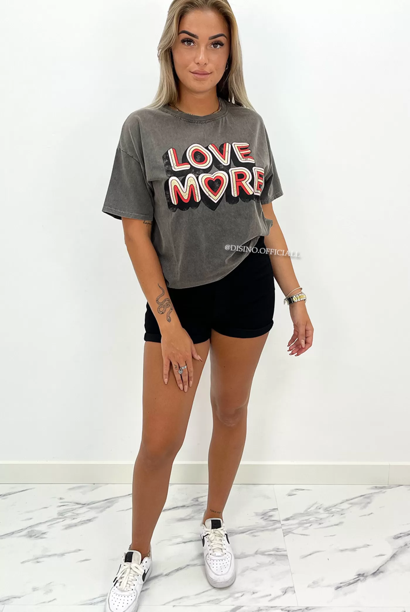 DISINO Dark Grey - 'Love More' - Premium Quality Oversized Tee | Vrouw It-Shirts