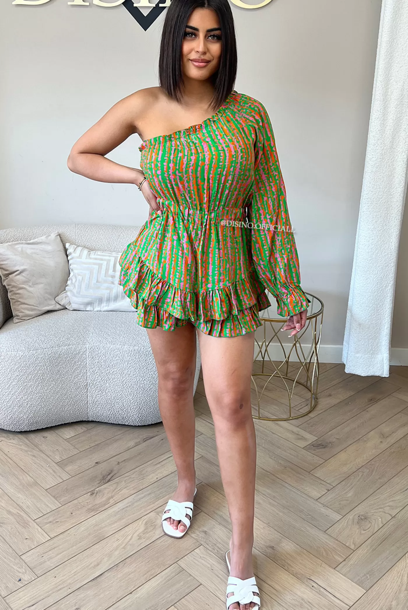 DISINO Green - 'Nona Playshort' - Inspired Print One Arm Ruffle Playshort | Vrouw Jumpsuits & Playsuits