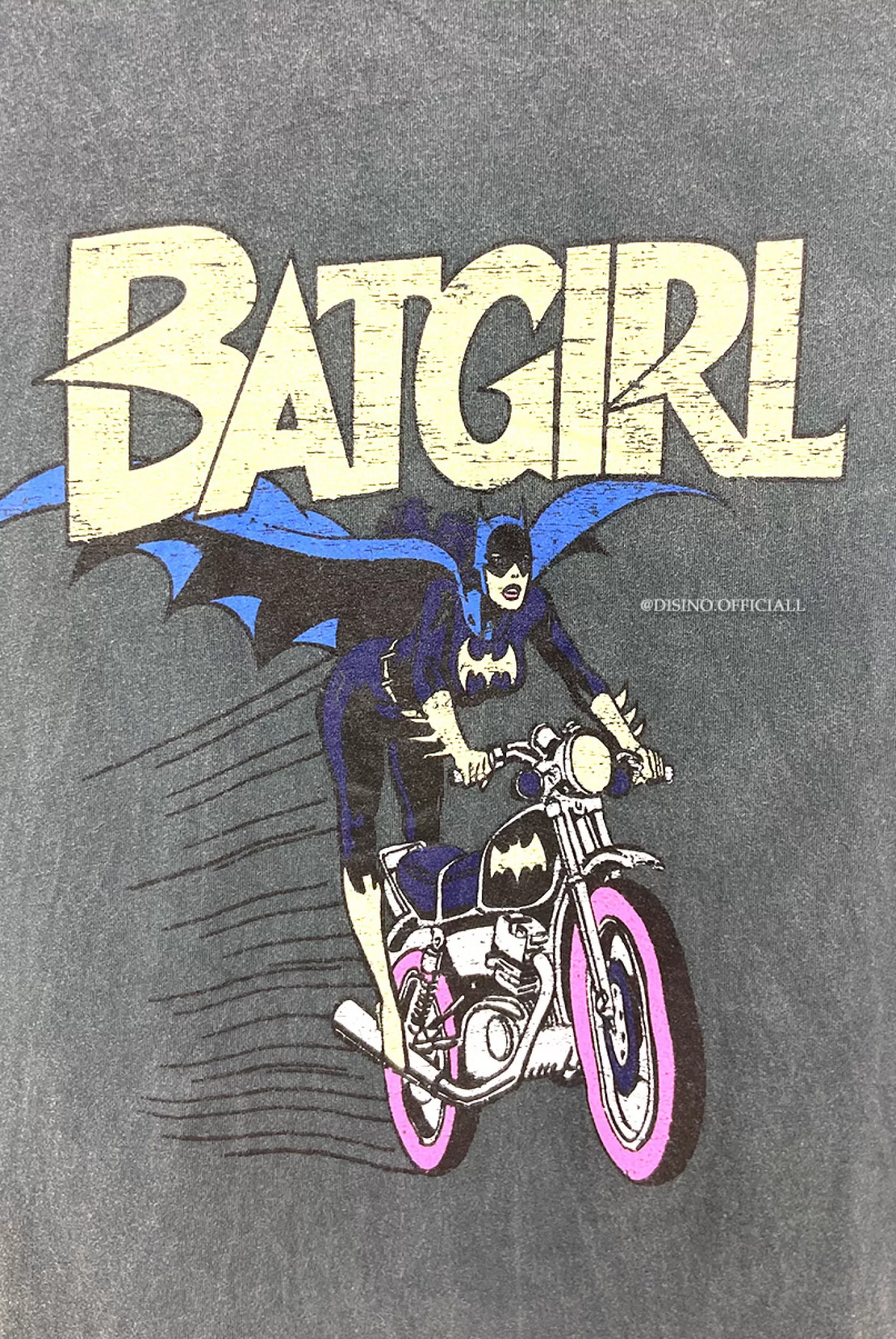 DISINO Grey Washed - 'Batgirl' - Oversized Designer Print Tee | Vrouw It-Shirts