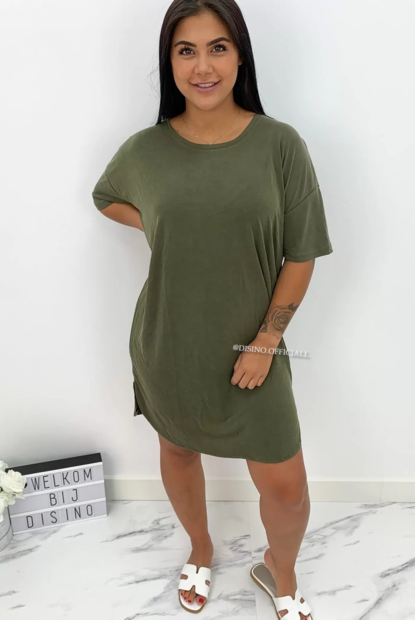 DISINO Khaki Green - 'Rikkie' - Premium Quality Oversized Basic Tee Dress | Vrouw It-Shirts