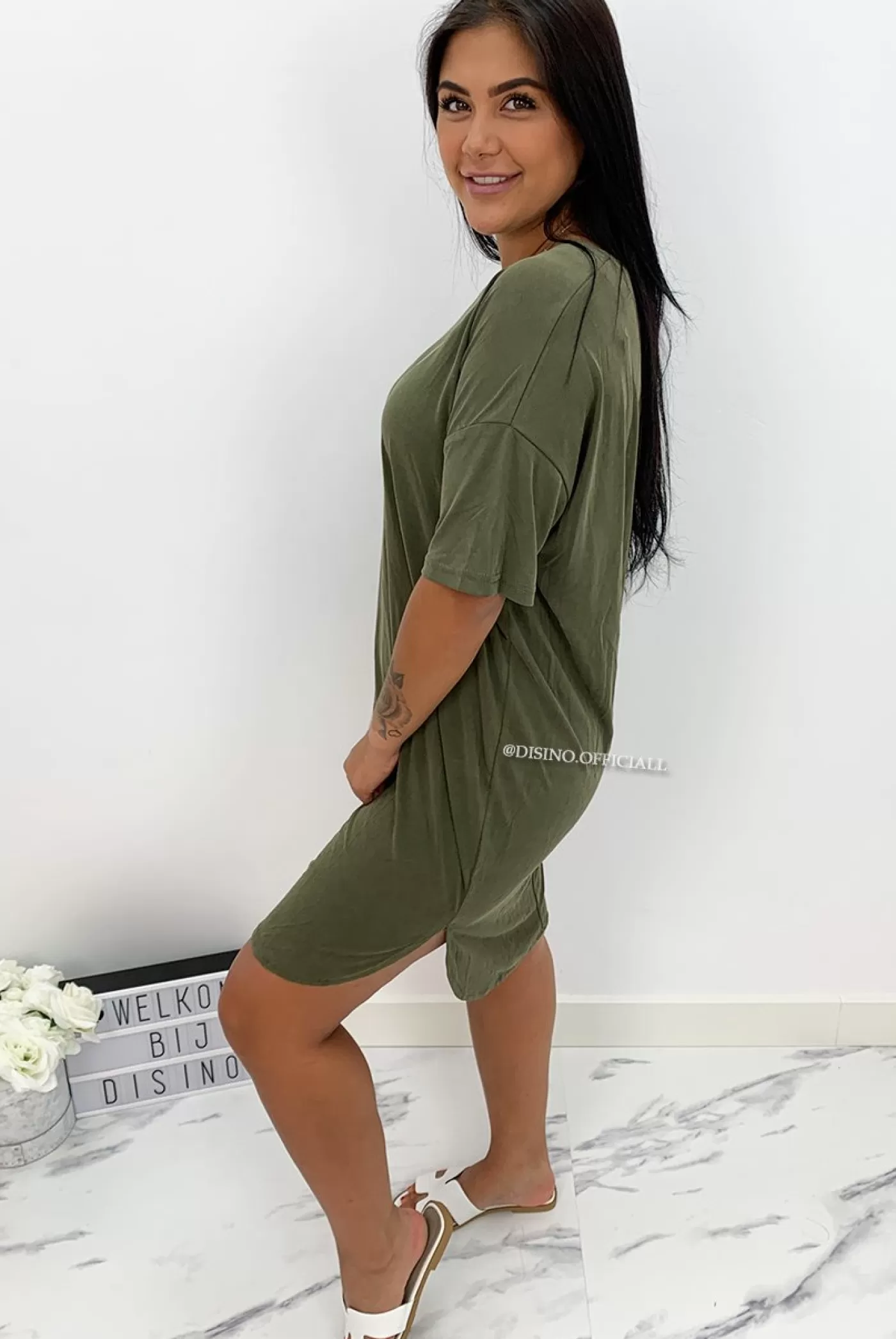 DISINO Khaki Green - 'Rikkie' - Premium Quality Oversized Basic Tee Dress | Vrouw It-Shirts