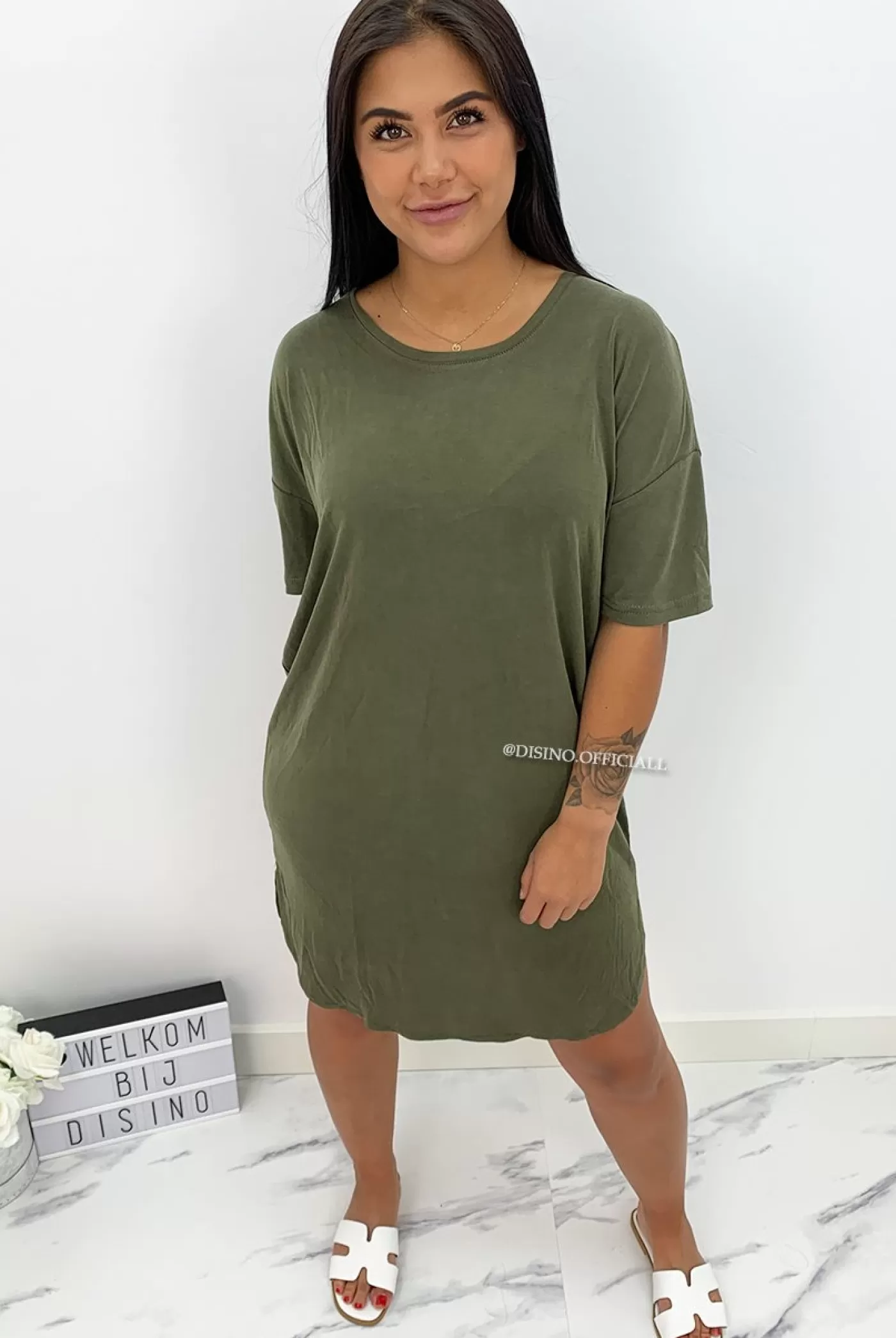 DISINO Khaki Green - 'Rikkie' - Premium Quality Oversized Basic Tee Dress | Vrouw It-Shirts