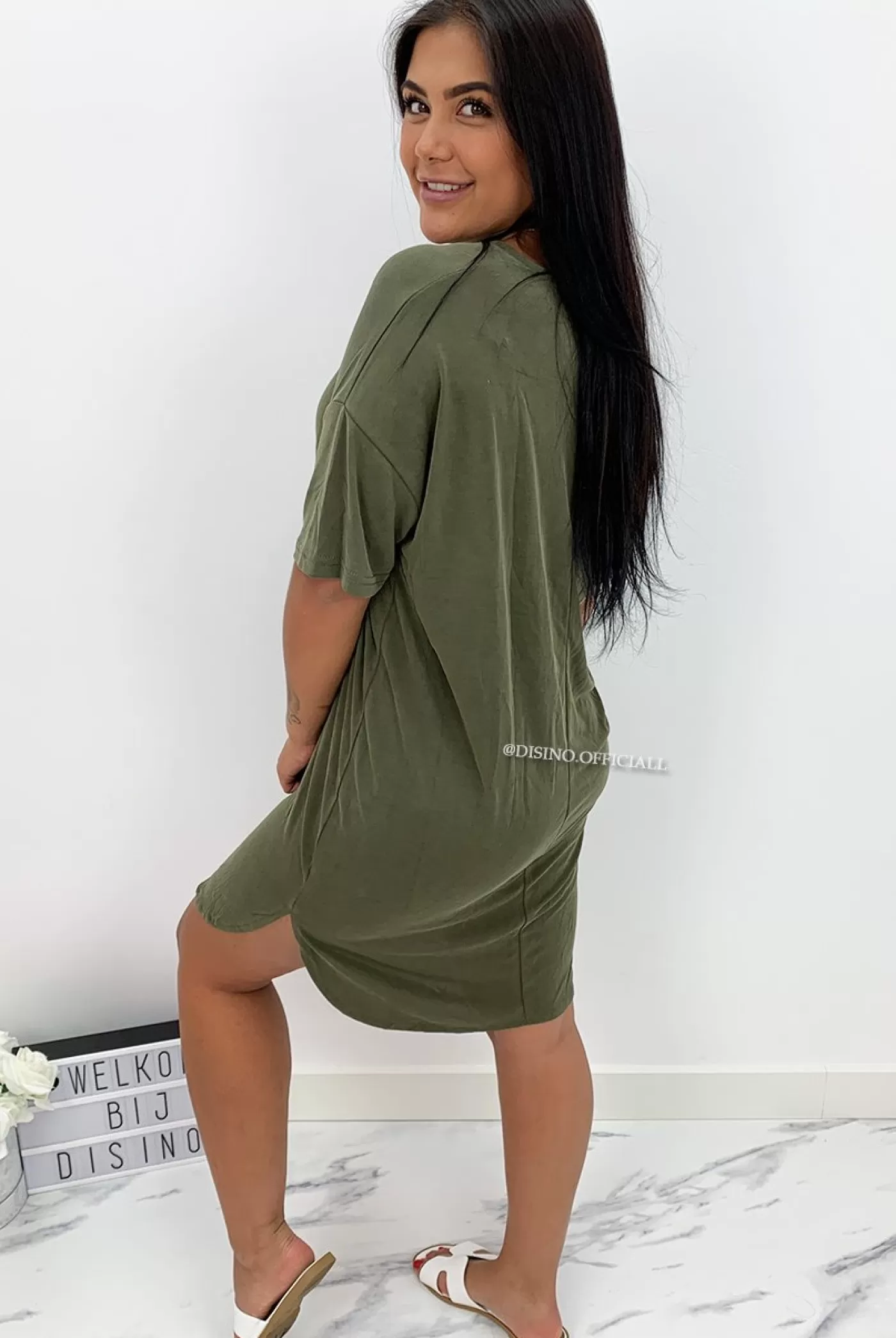 DISINO Khaki Green - 'Rikkie' - Premium Quality Oversized Basic Tee Dress | Vrouw It-Shirts