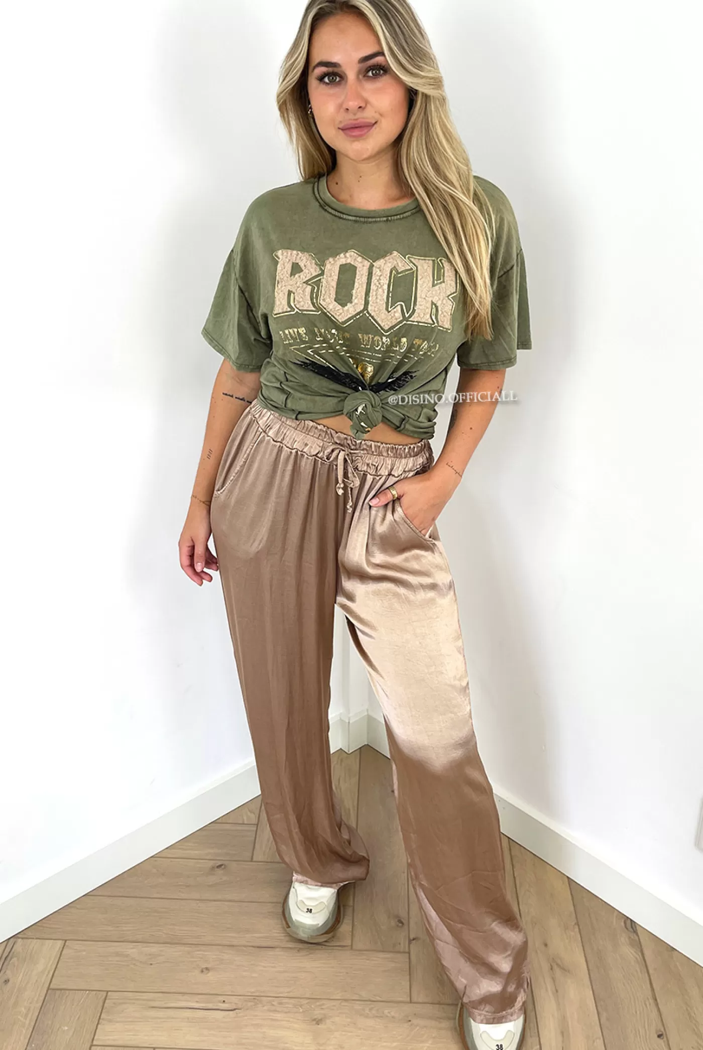 DISINO Khaki Green - 'Teddy Rock' - Premium Quality Oversized Tee | Vrouw It-Shirts