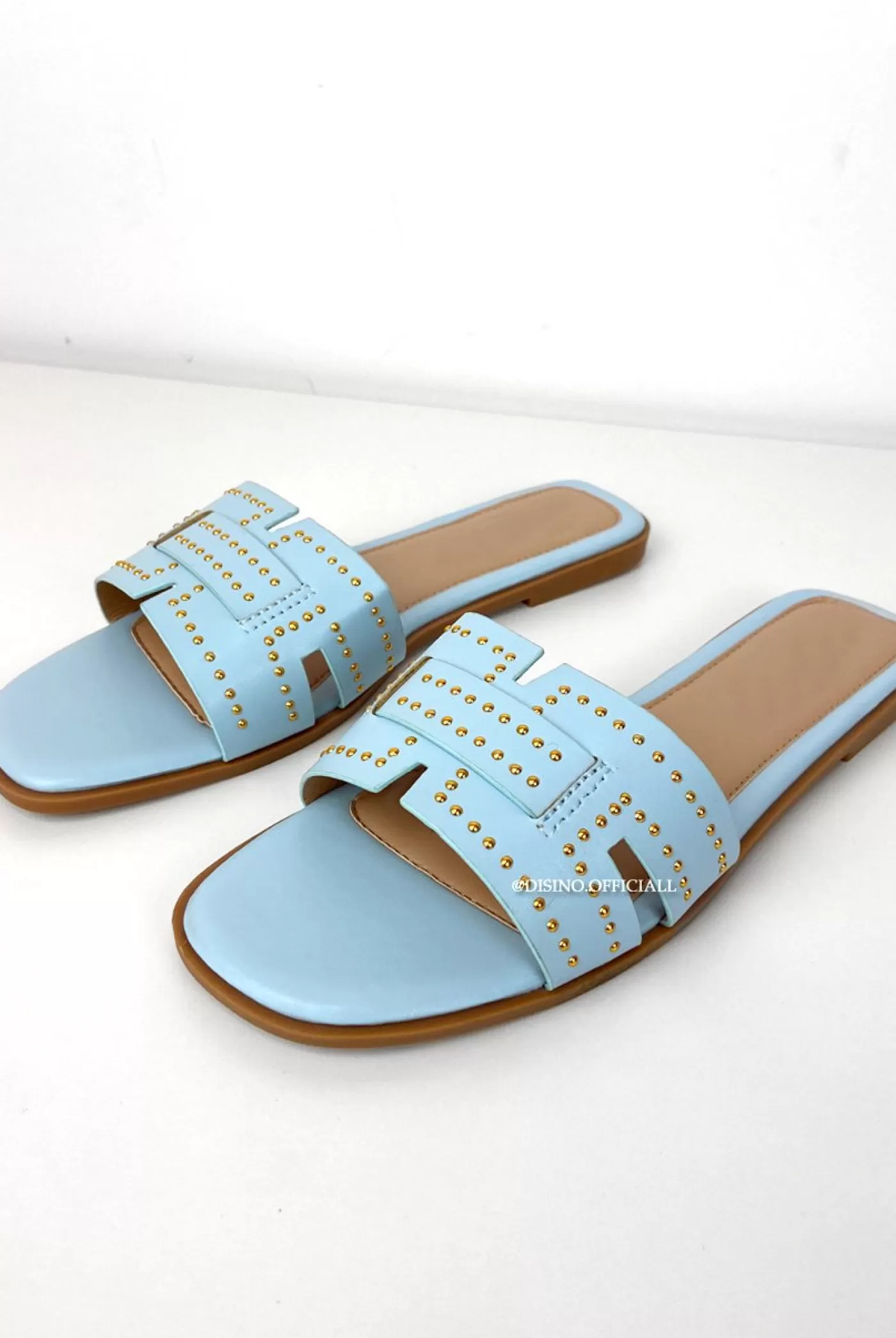 DISINO Light Blue - 'Harper Sliders' - Studs Inspired Slippers | Vrouw Sliders