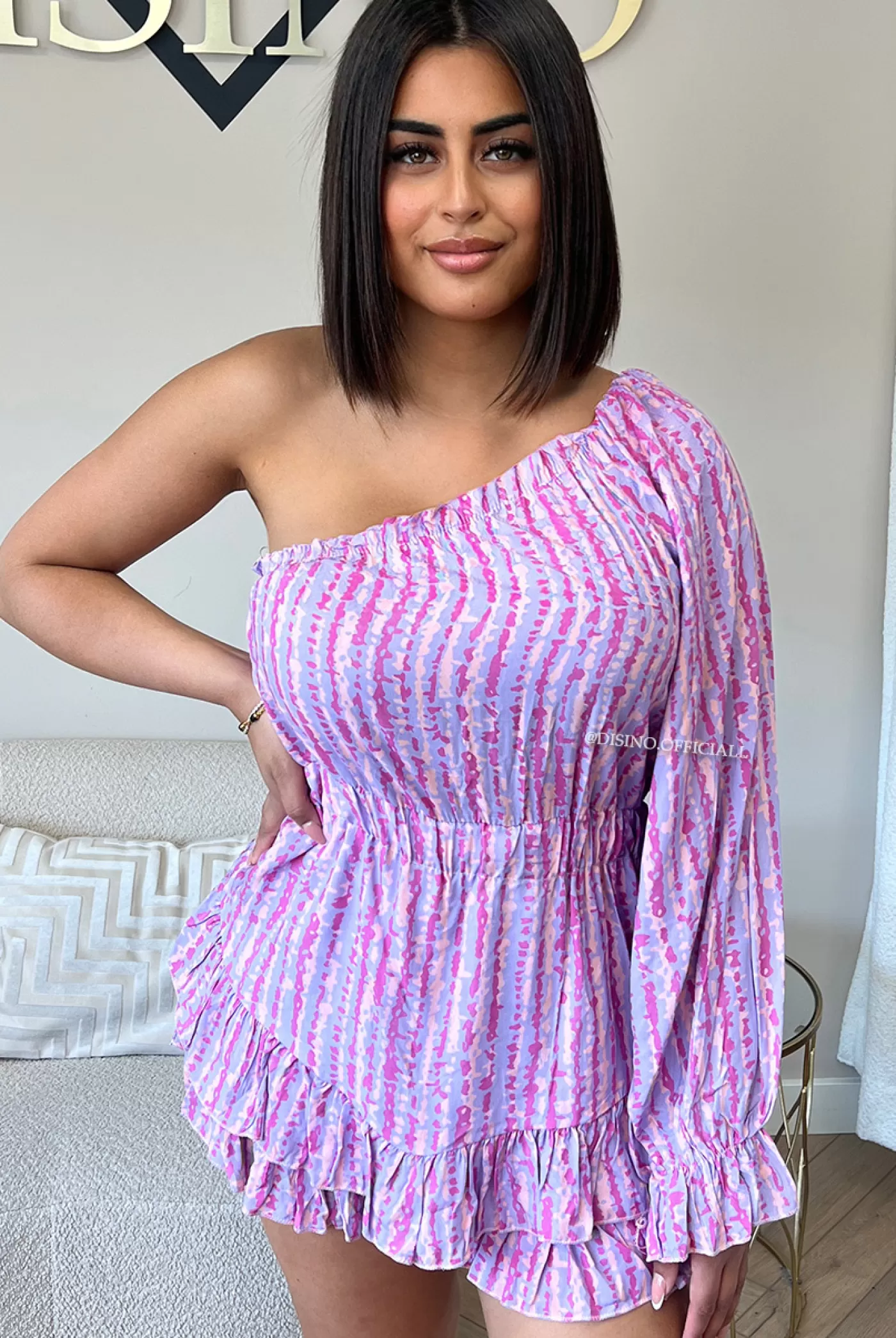 DISINO Lila - 'Nona Playshort' - Inspired Print One Arm Ruffle Playshort | Vrouw Jumpsuits & Playsuits