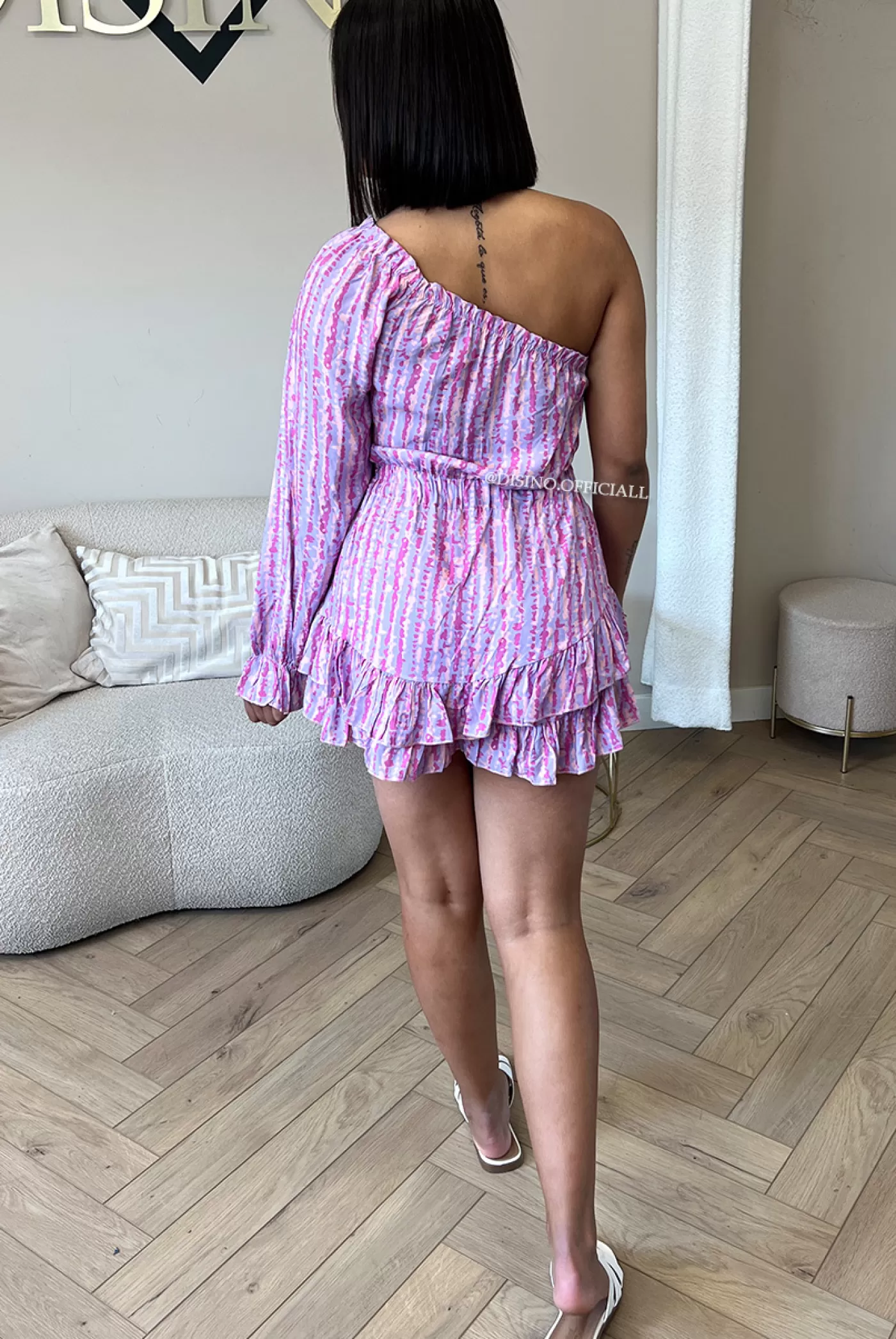 DISINO Lila - 'Nona Playshort' - Inspired Print One Arm Ruffle Playshort | Vrouw Jumpsuits & Playsuits