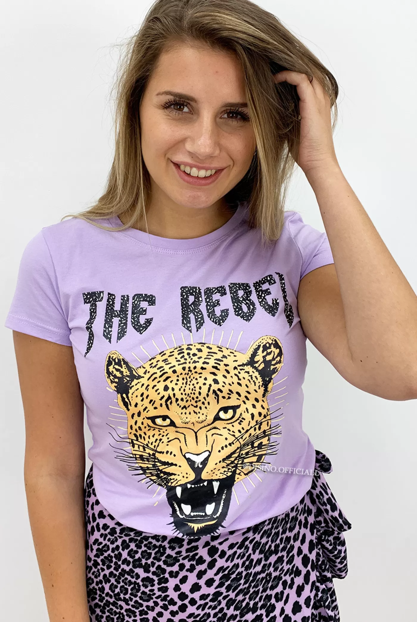 DISINO Lila - 'The Rebel' - Inspired Leo Head Tee | Vrouw It-Shirts