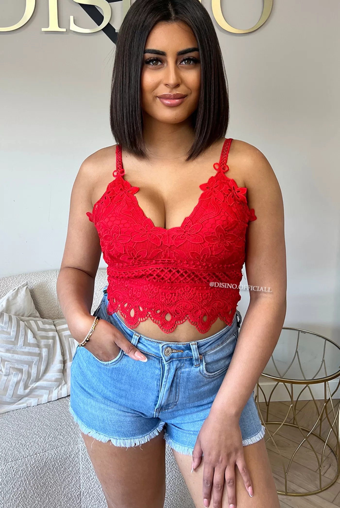 DISINO Red - 'Zoe' - Crochet Lace Crop Top | Vrouw Tops